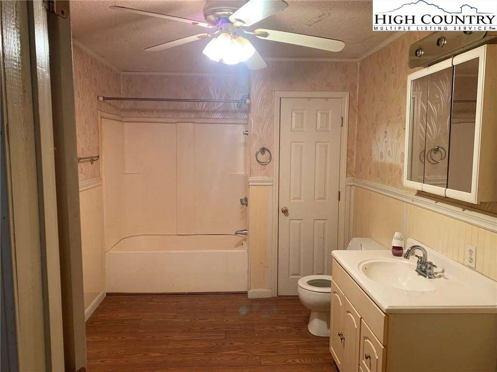 Image number 5 for the current listing