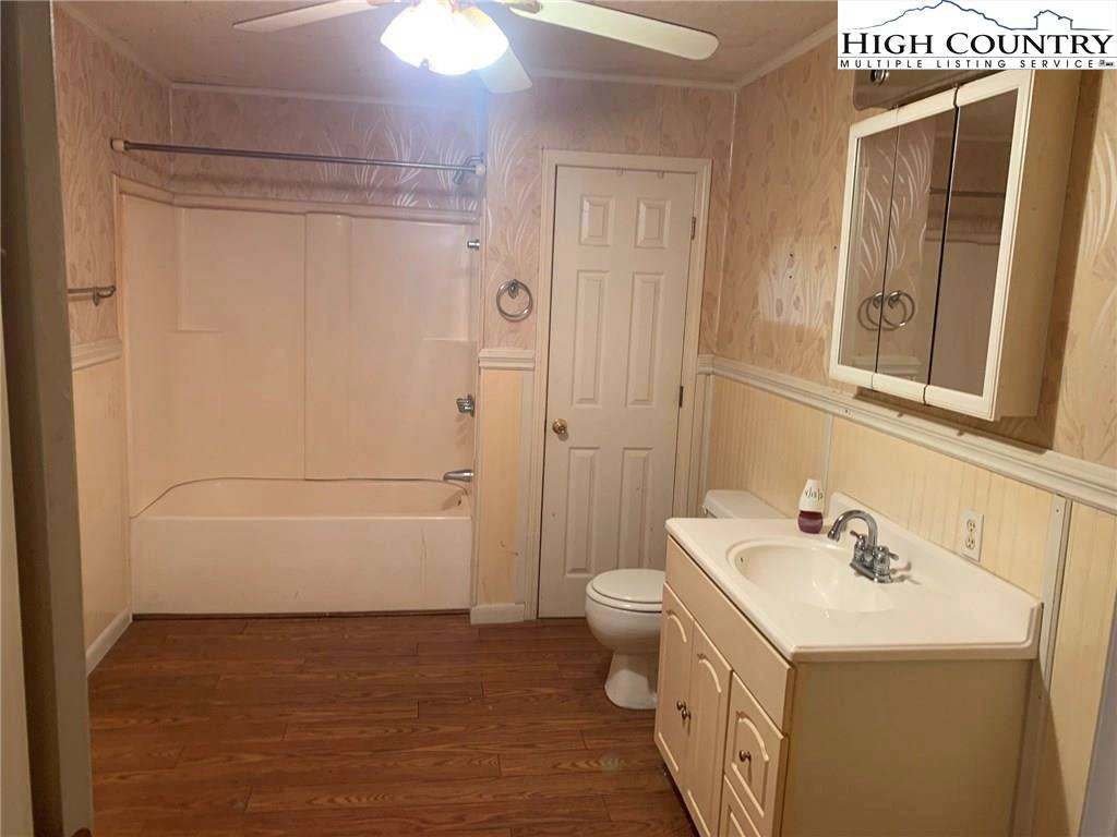 Image number 6 for the current listing