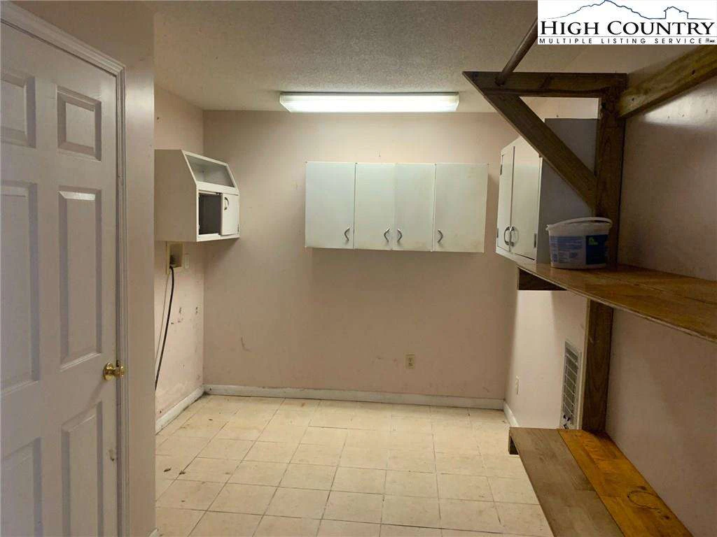 Image number 2 for the current listing