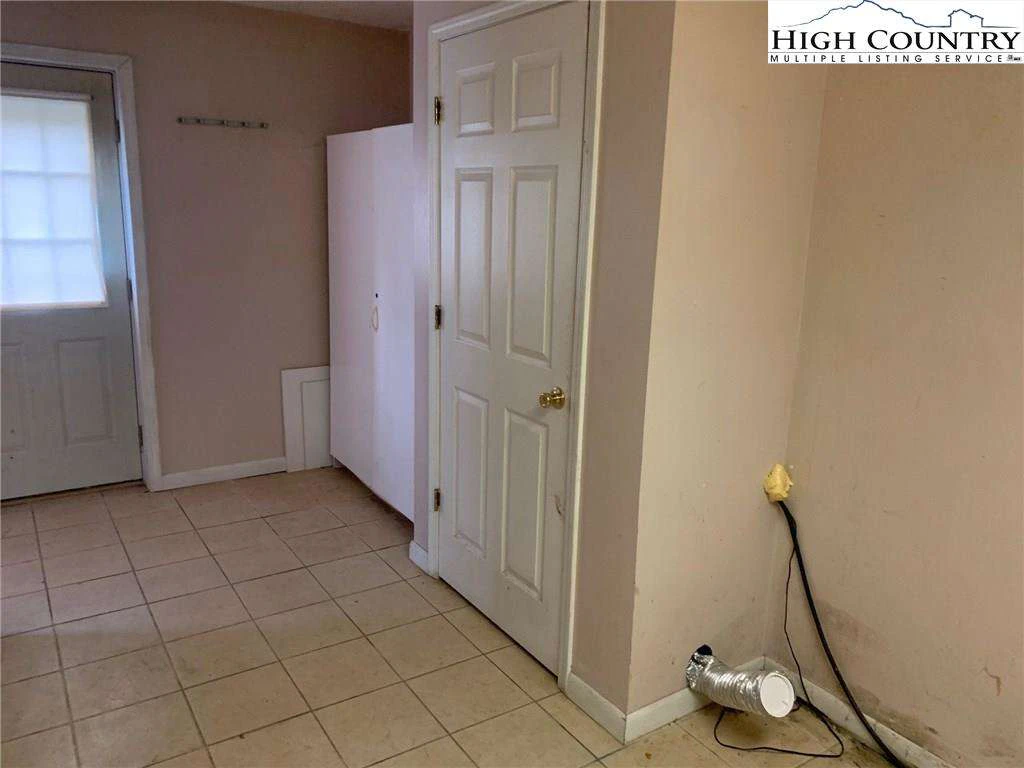 Image number 11 for the current listing