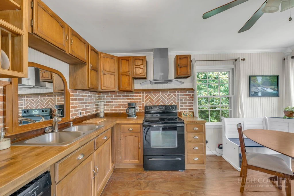 Image number 7 for the current listing