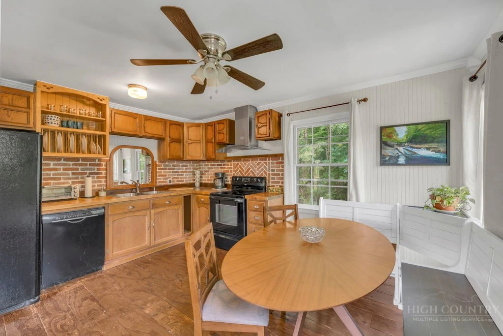 Image number 9 for the current listing