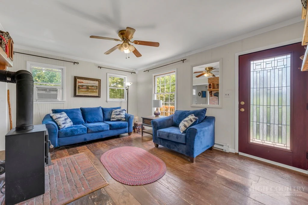 Image number 10 for the current listing