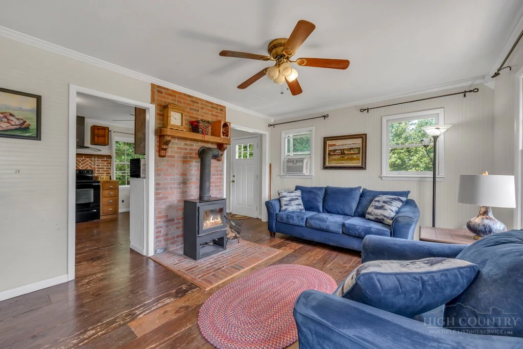 Image number 11 for the current listing