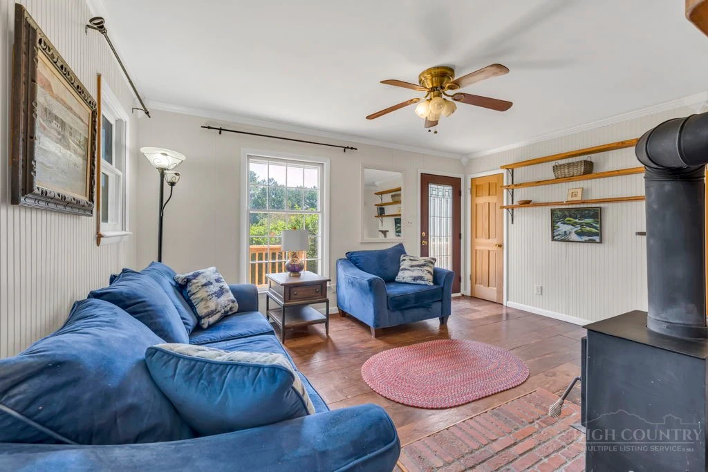 Image number 12 for the current listing