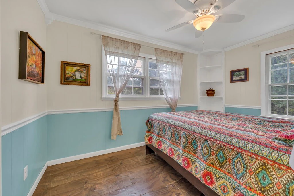 Image number 14 for the current listing