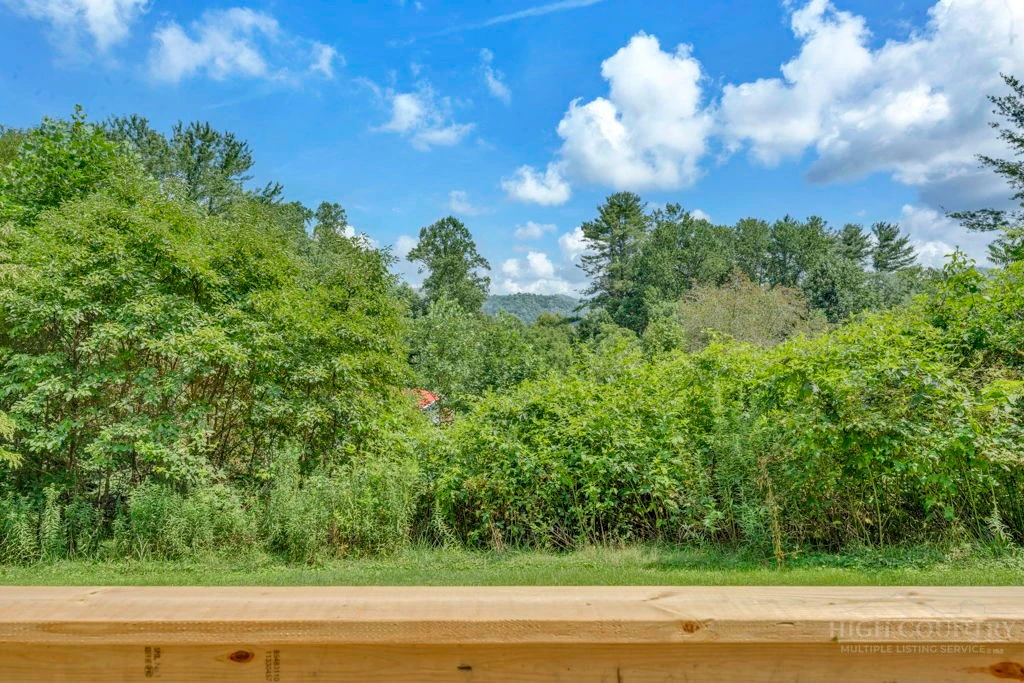 Image number 19 for the current listing