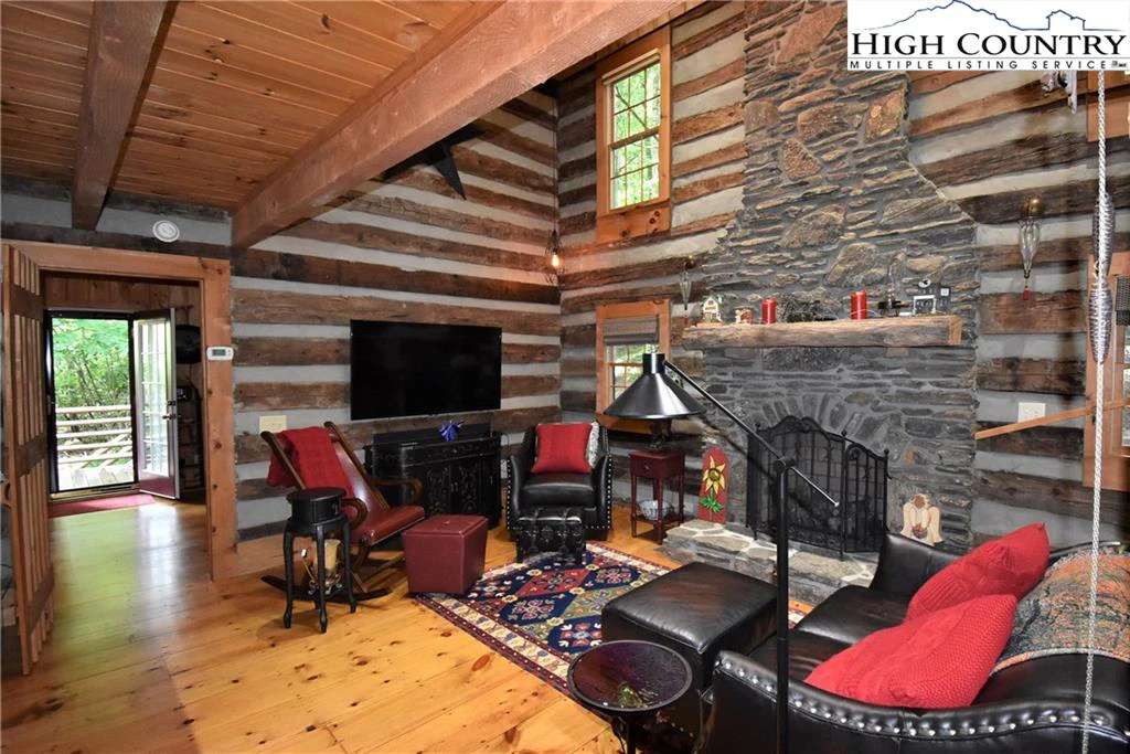 Image number 21 for the current listing