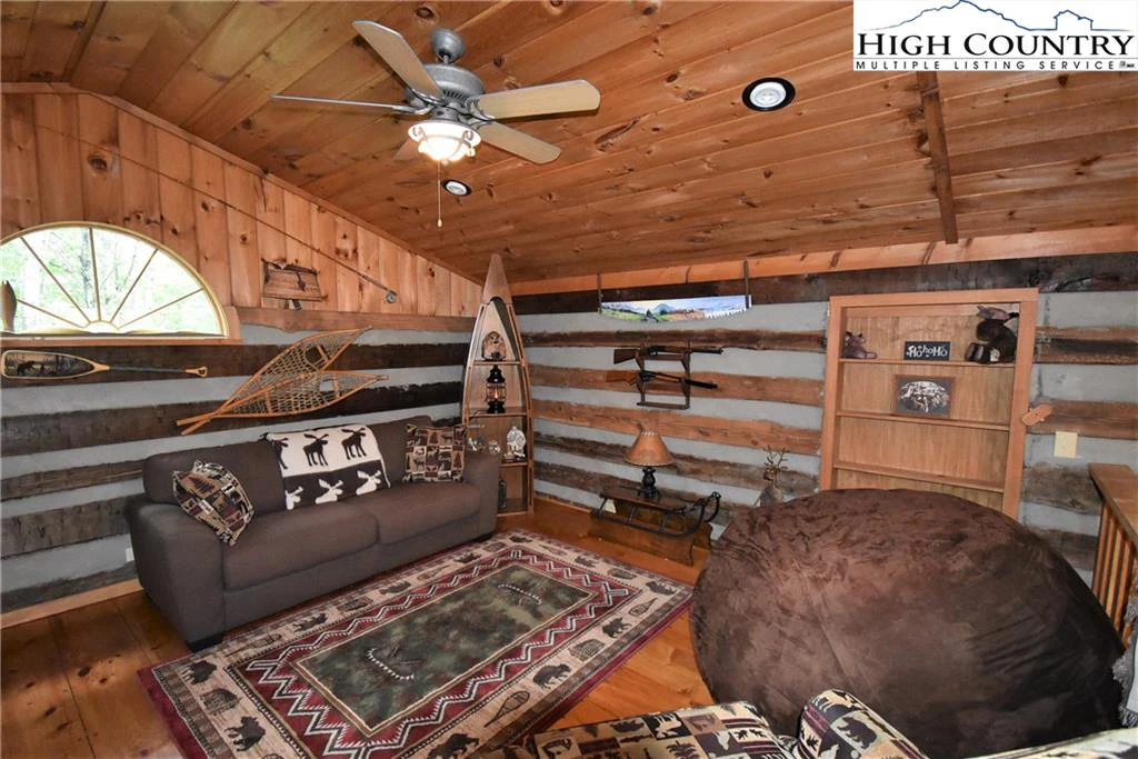 Image number 4 for the current listing