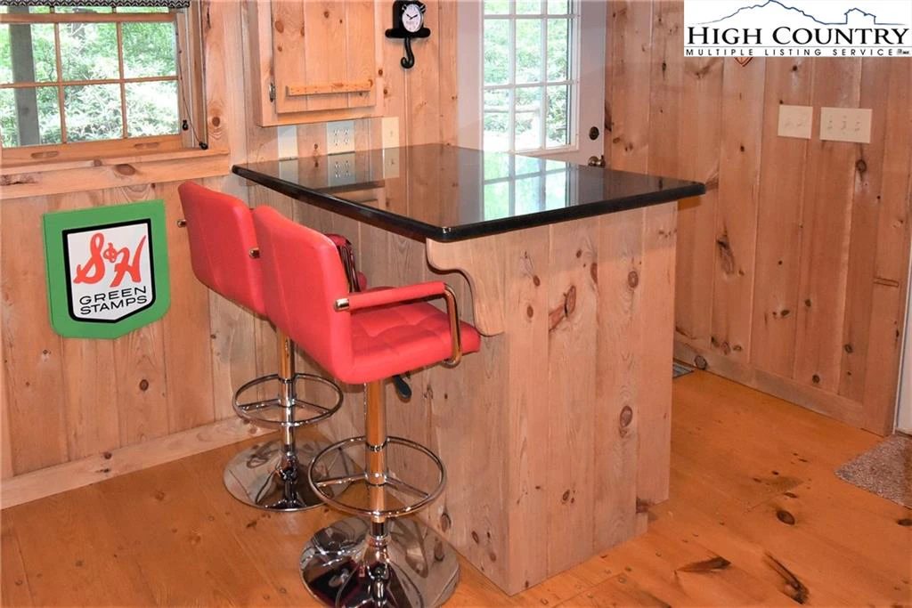Image number 12 for the current listing