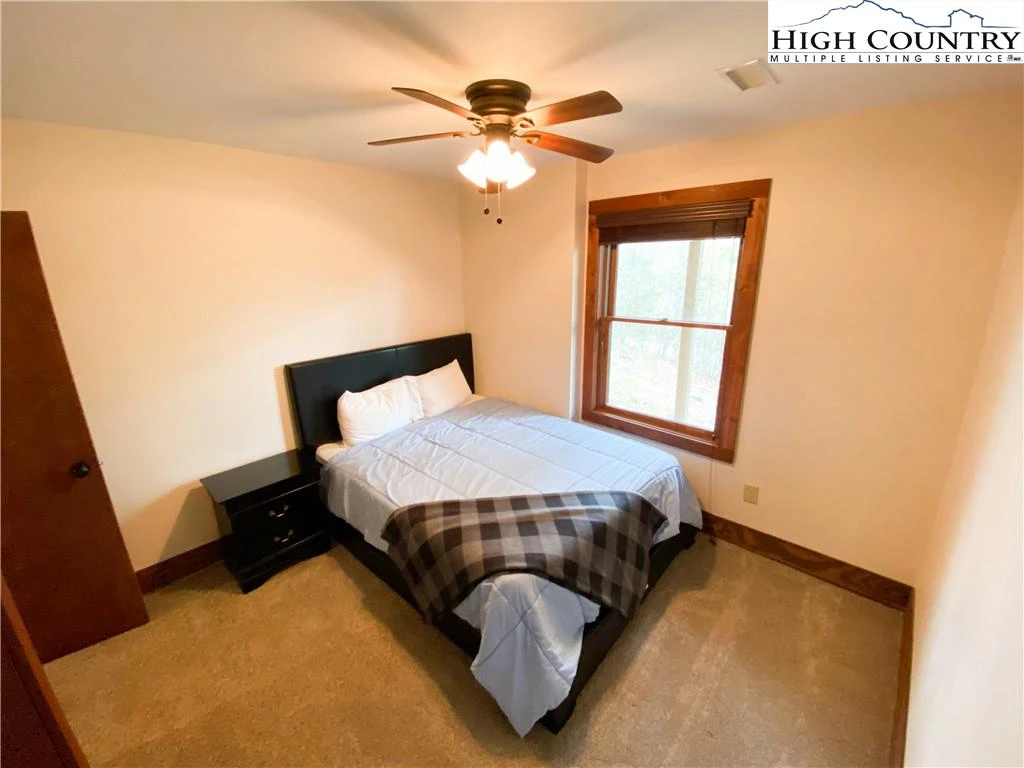 Image number 13 for the current listing