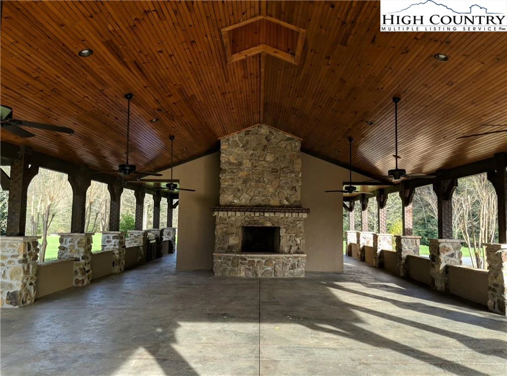 Image number 5 for the current listing
