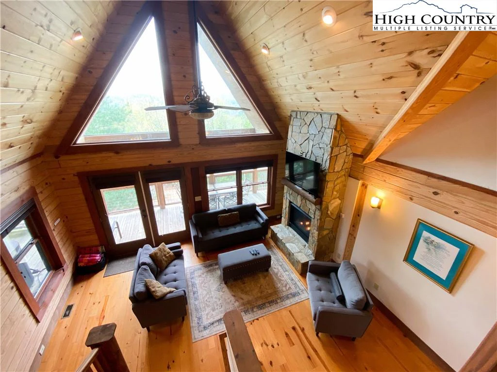 Image number 19 for the current listing