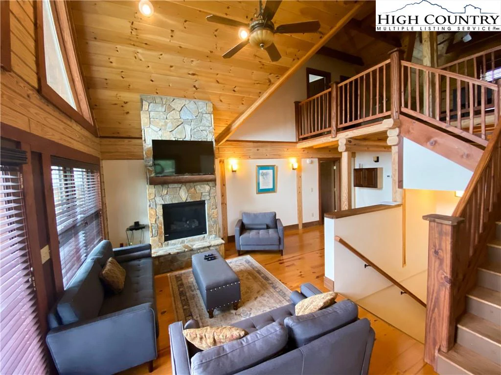 Image number 18 for the current listing