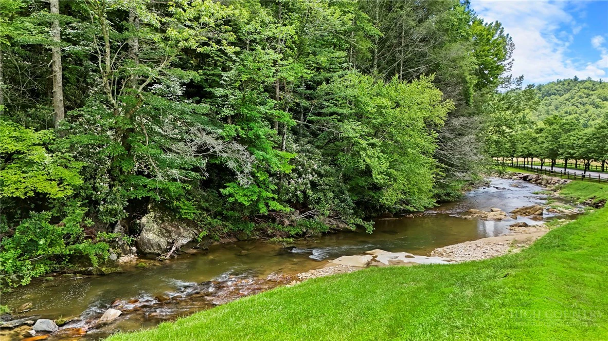 Image number 3 for the current listing