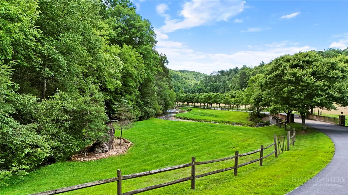 Image number 11 for the current listing