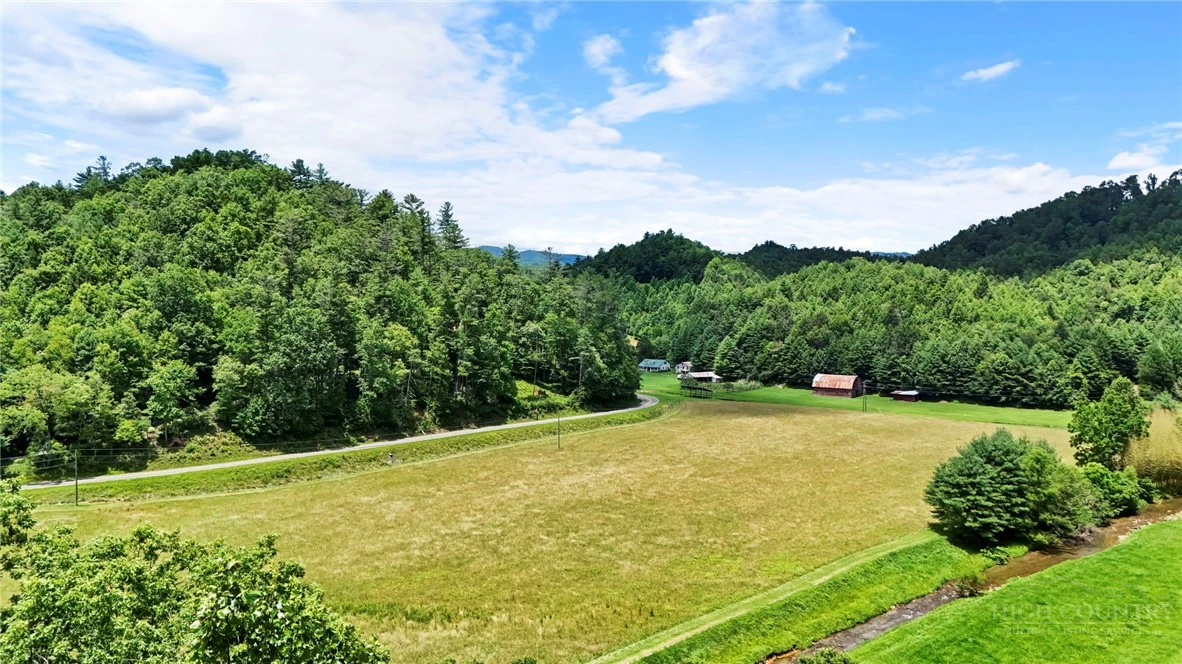 Image number 17 for the current listing