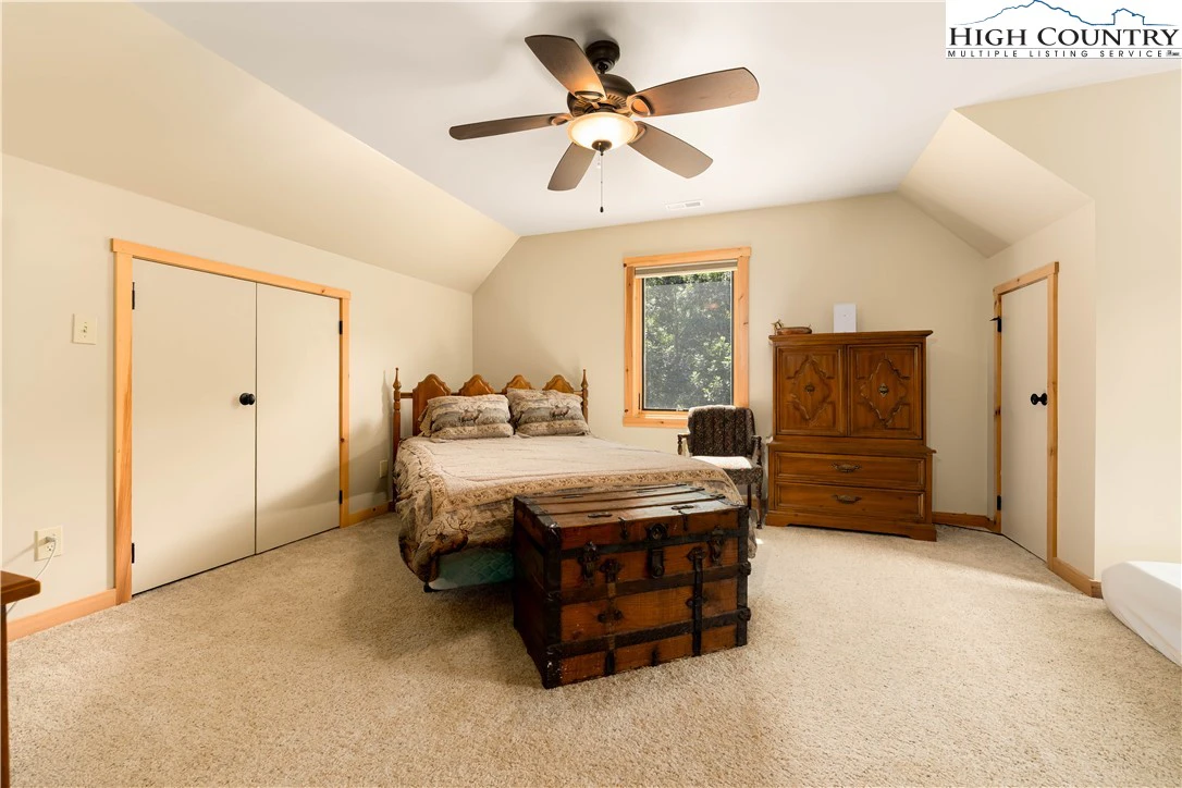 Image number 20 for the current listing