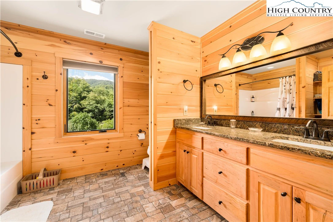 Image number 18 for the current listing