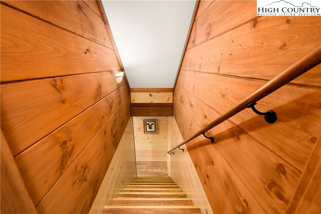 Image number 2 for the current listing