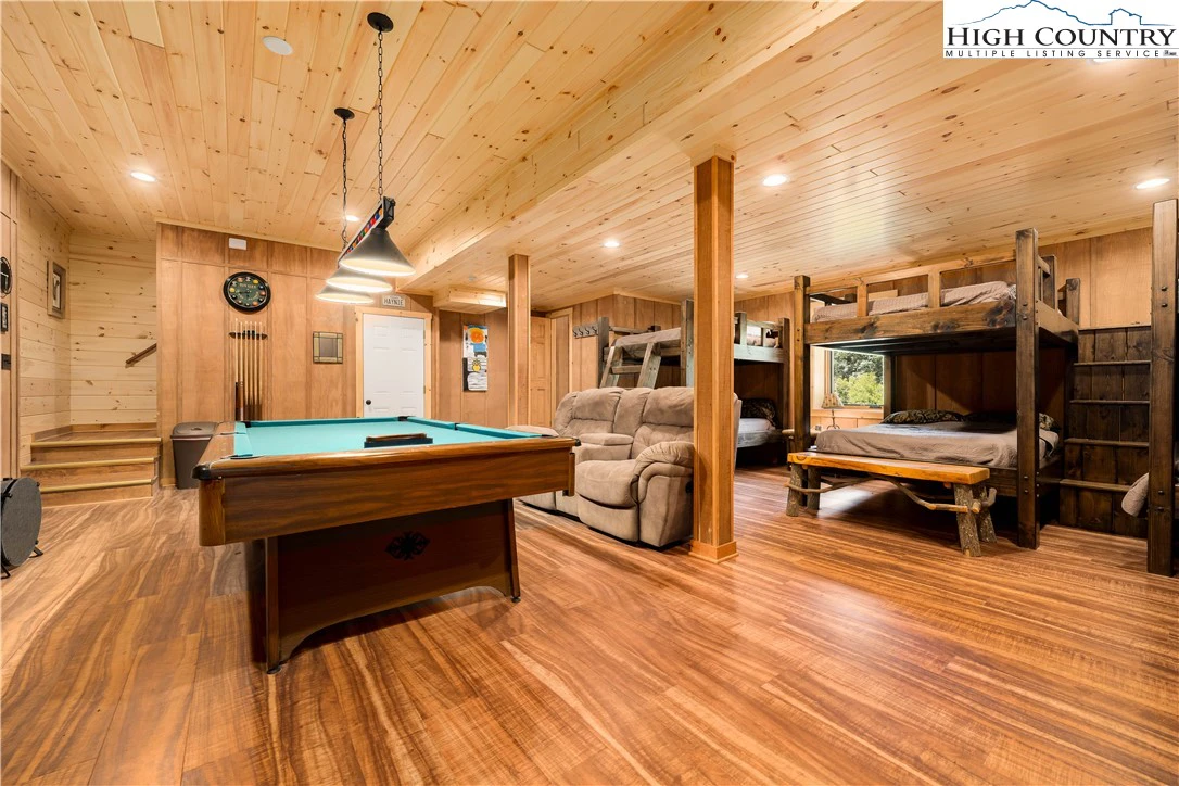Image number 11 for the current listing