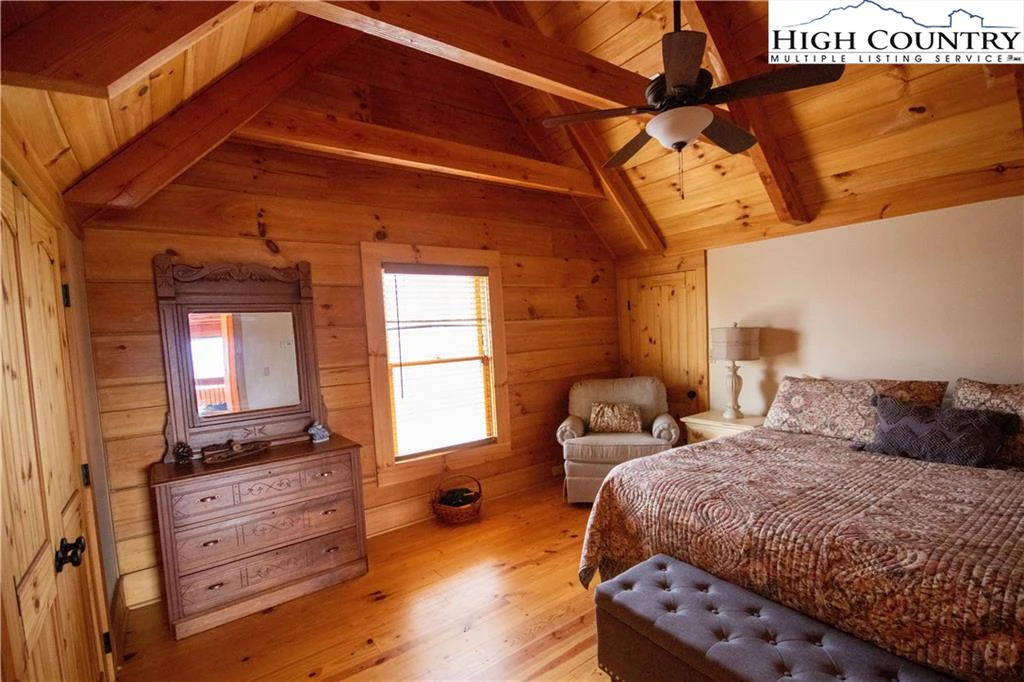 Image number 4 for the current listing