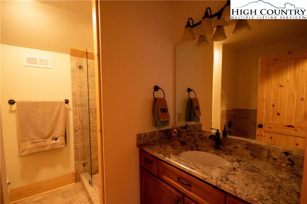 Image number 7 for the current listing