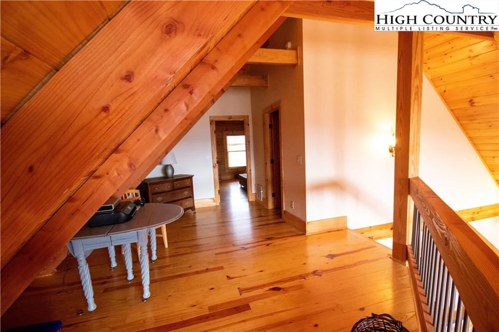 Image number 11 for the current listing