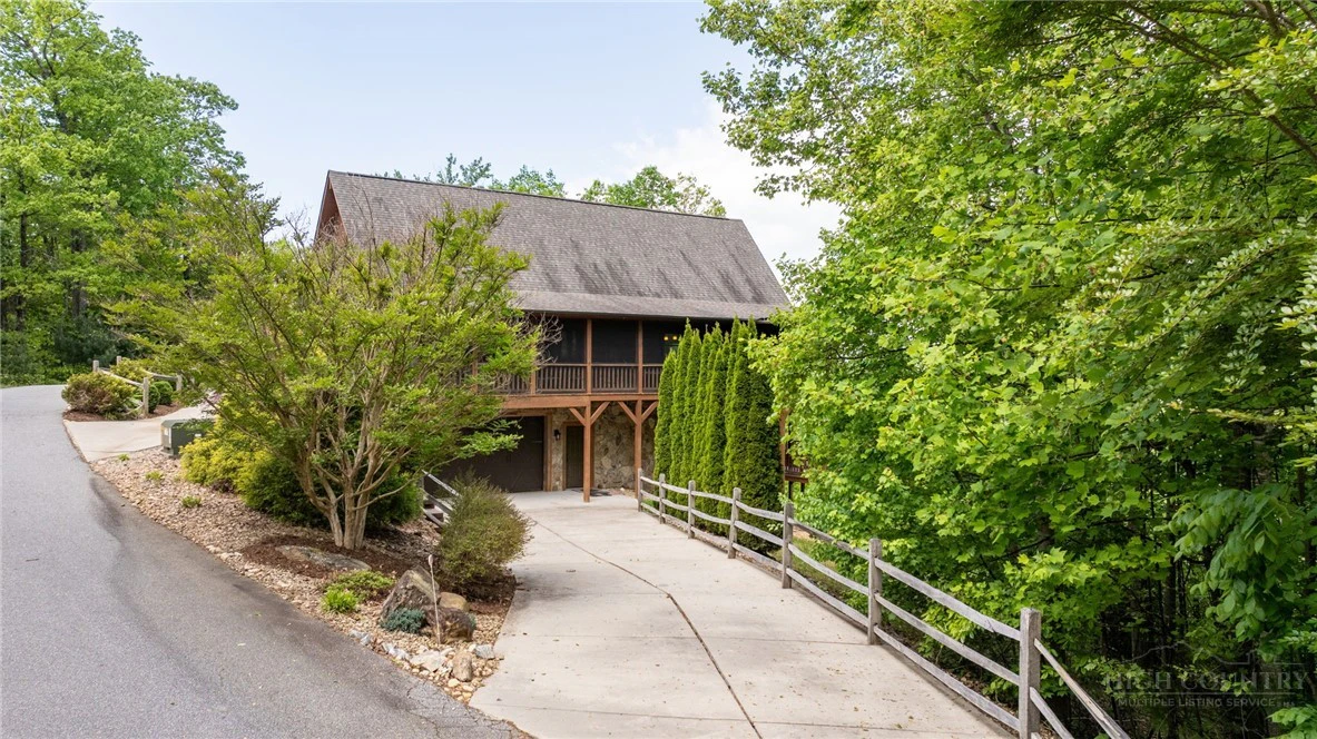 Image number 13 for the current listing