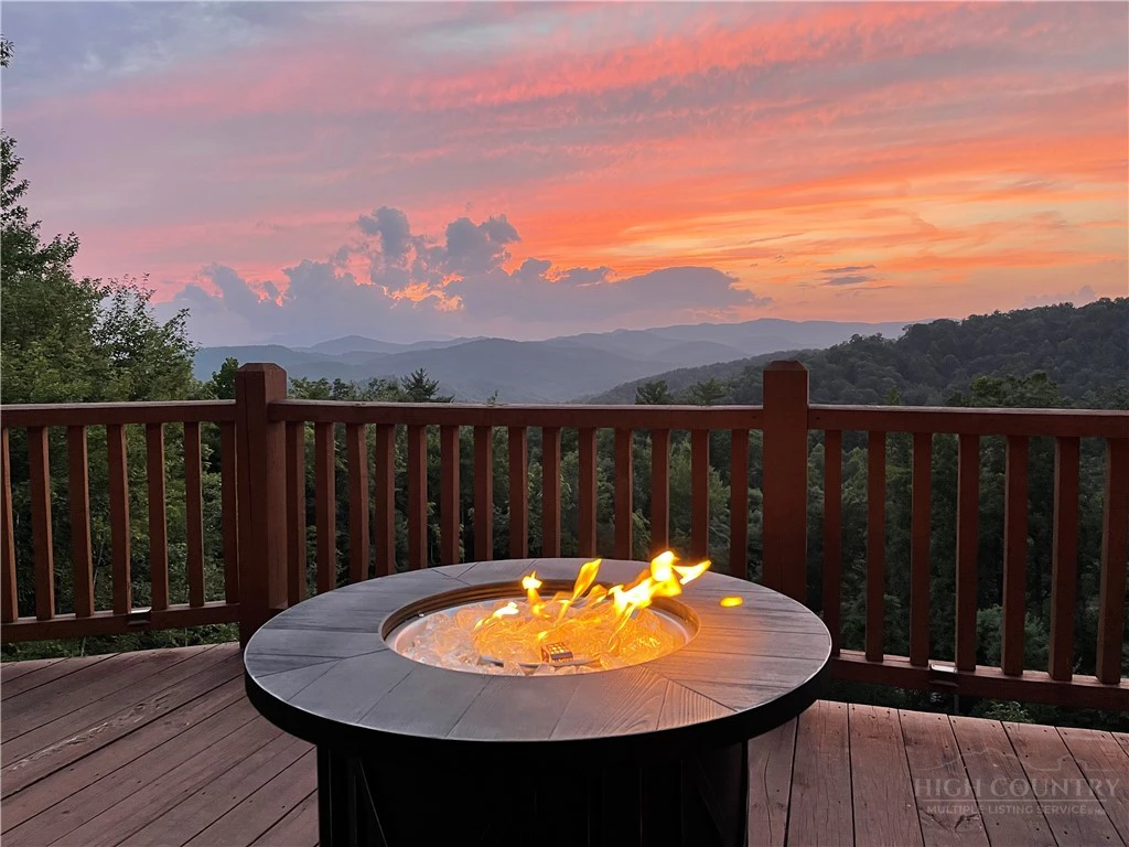 Image number 16 for the current listing