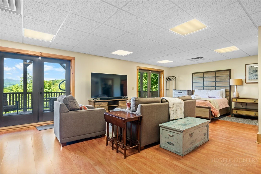 Image number 6 for the current listing