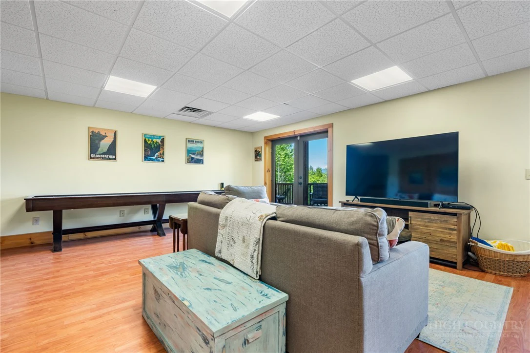 Image number 8 for the current listing