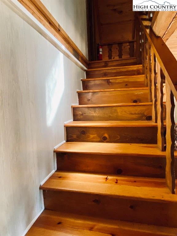 Image number 2 for the current listing