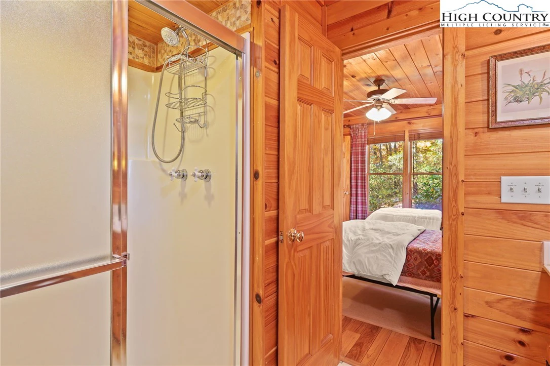 Image number 14 for the current listing