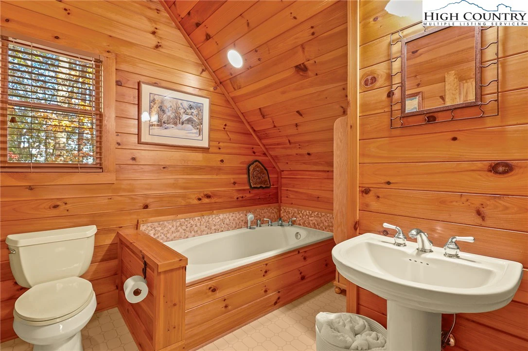Image number 9 for the current listing