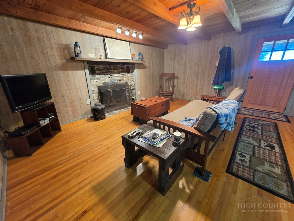 Image number 2 for the current listing