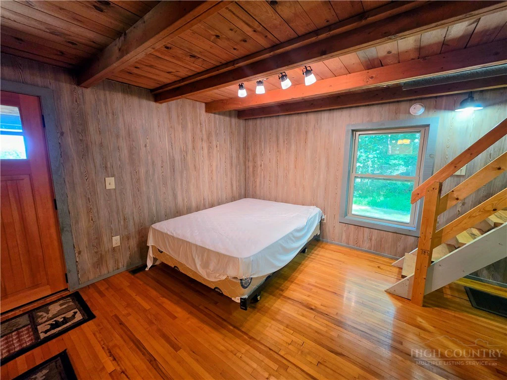 Image number 5 for the current listing