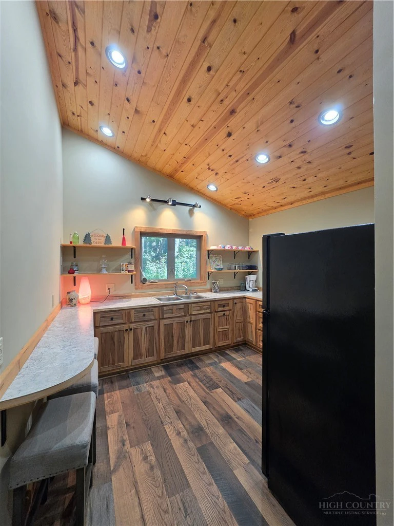 Image number 7 for the current listing