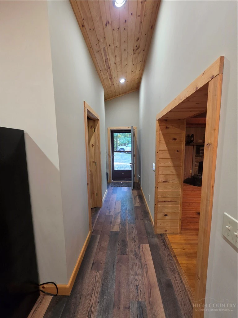 Image number 8 for the current listing