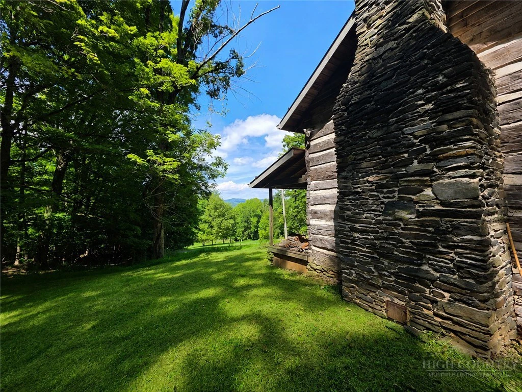 Image number 15 for the current listing