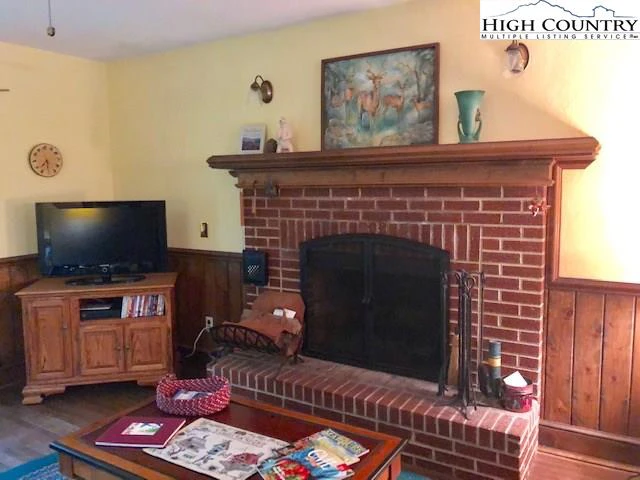 Image number 20 for the current listing