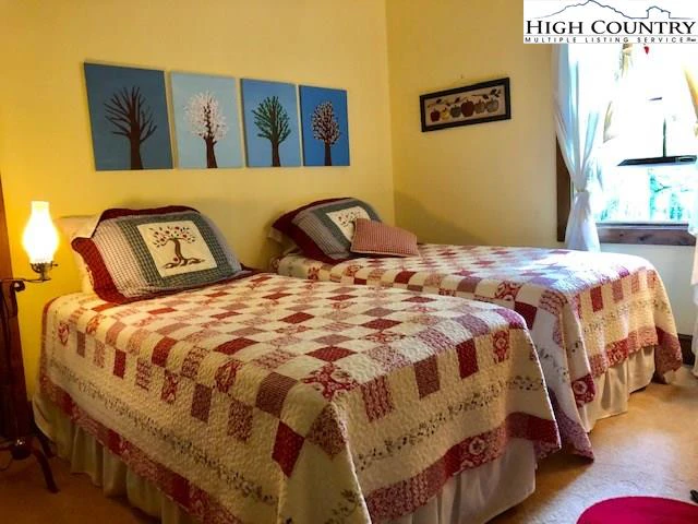 Image number 3 for the current listing
