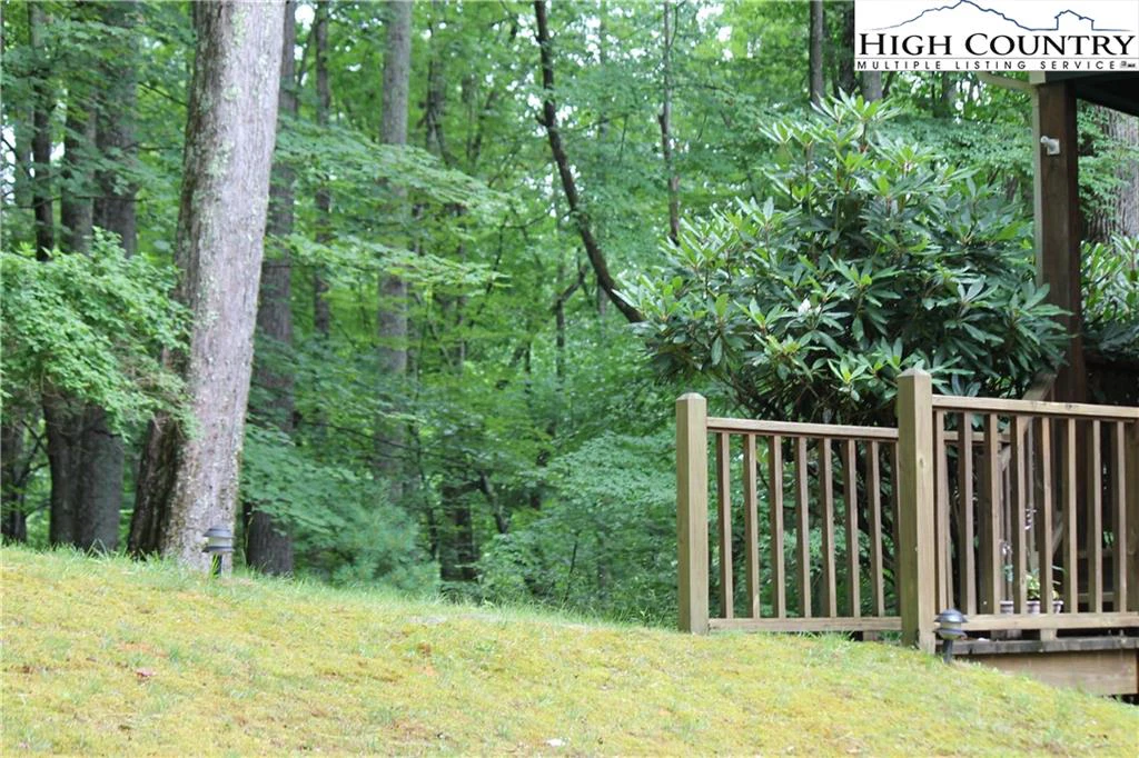 Image number 17 for the current listing