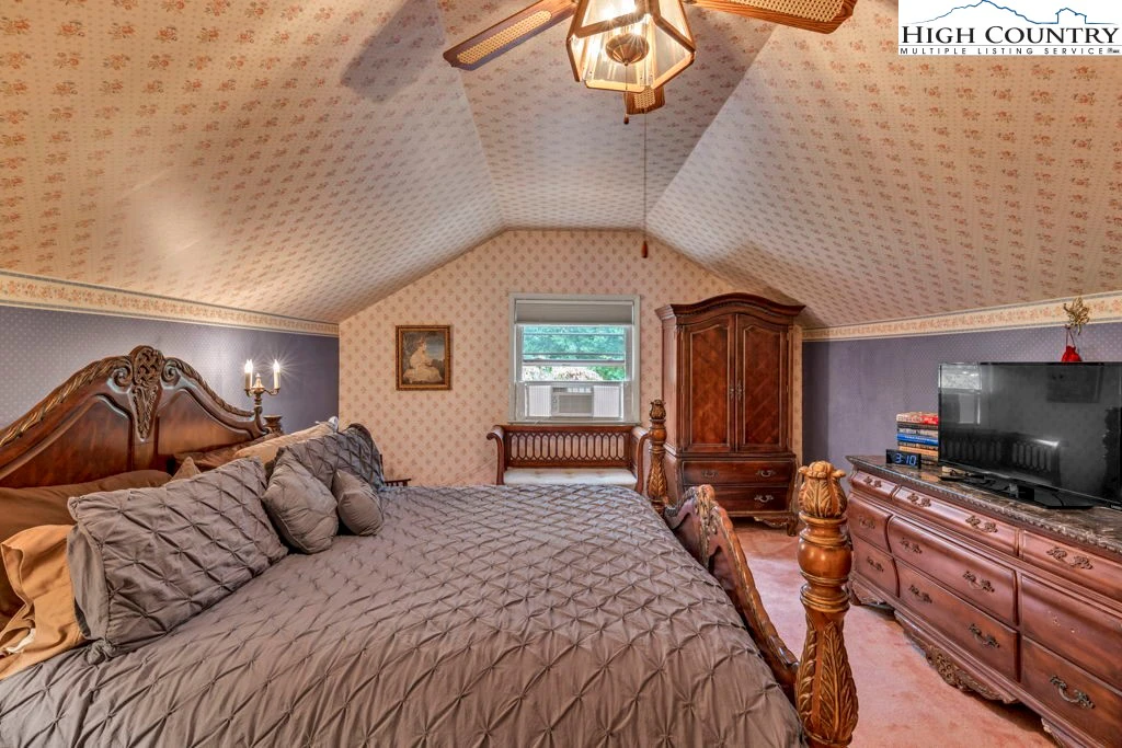 Image number 3 for the current listing