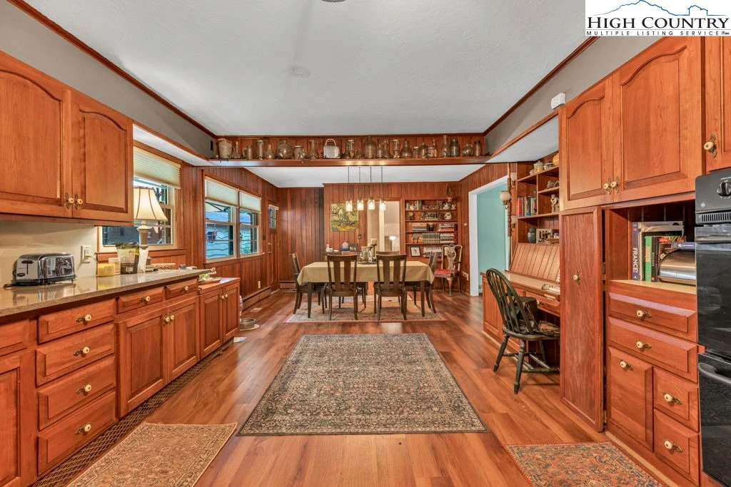 Image number 18 for the current listing