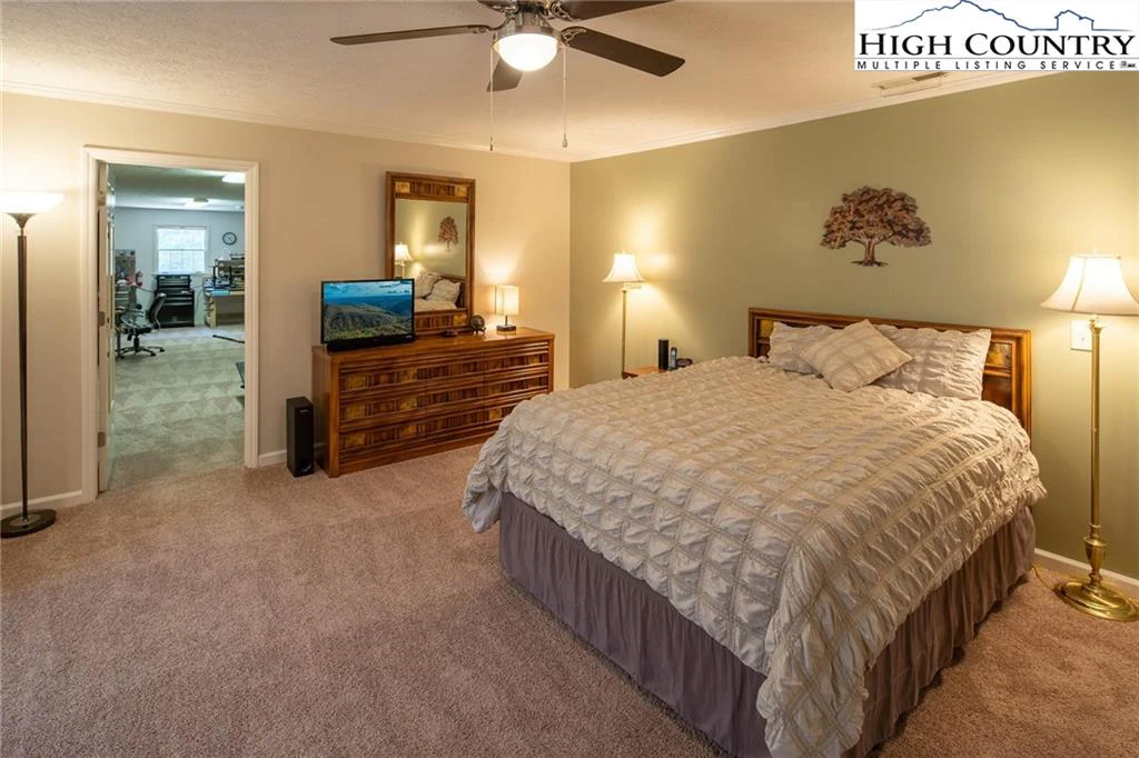 Image number 3 for the current listing