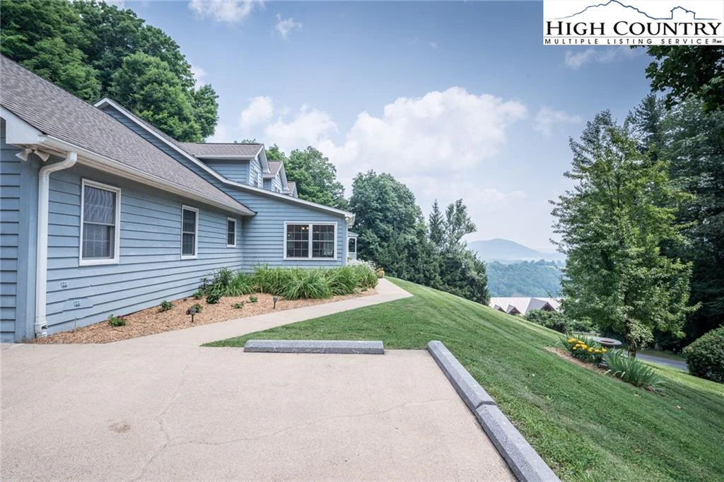 Image number 13 for the current listing