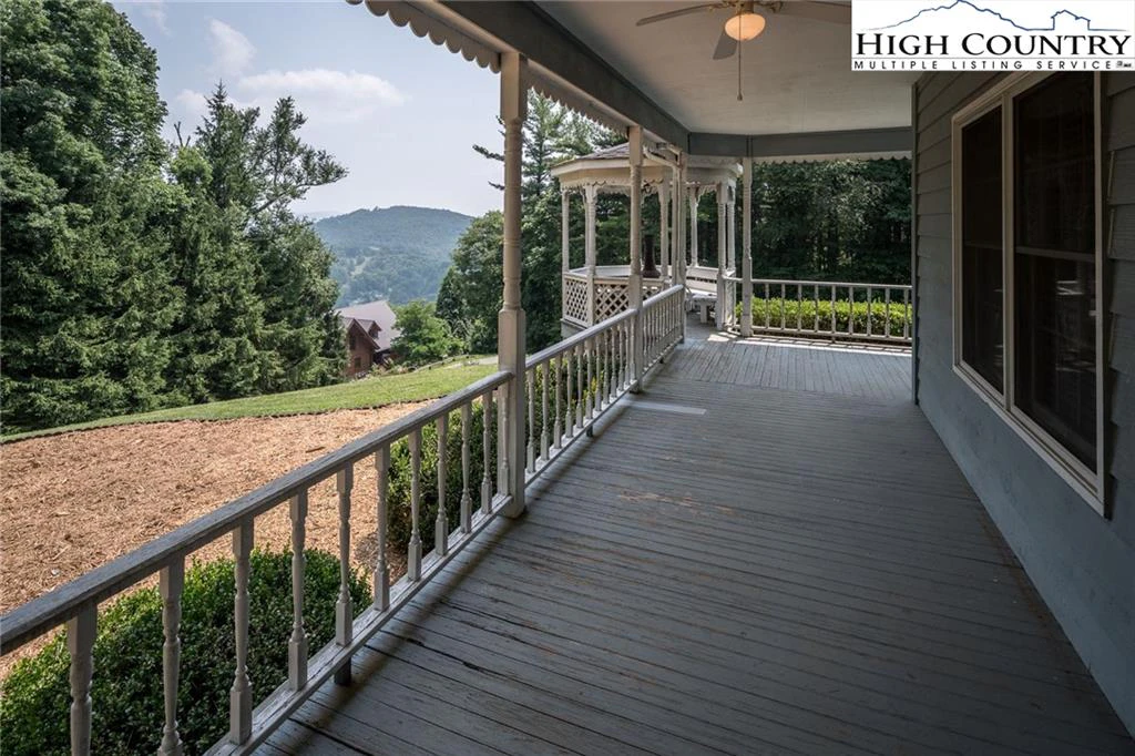 Image number 15 for the current listing