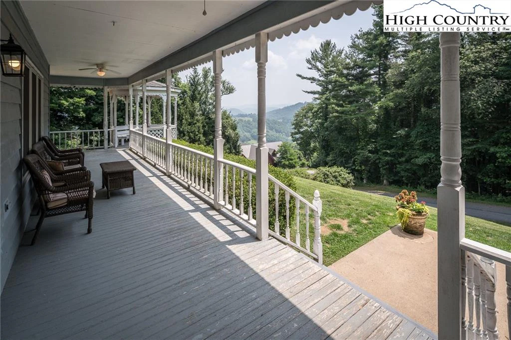 Image number 19 for the current listing