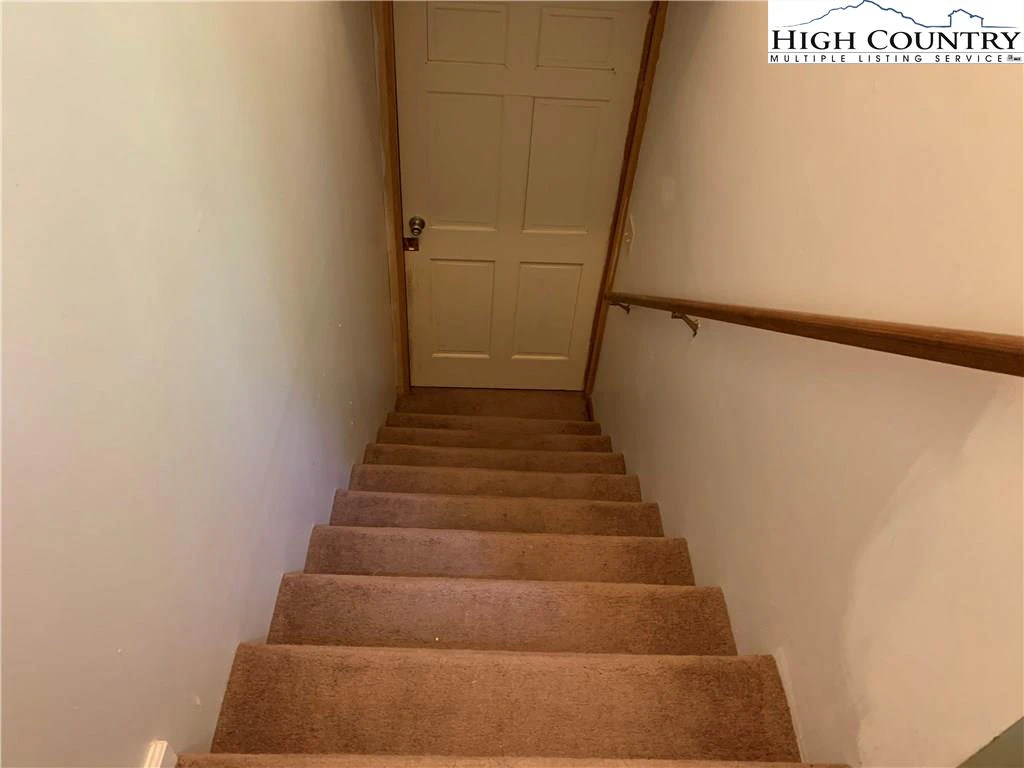 Image number 11 for the current listing